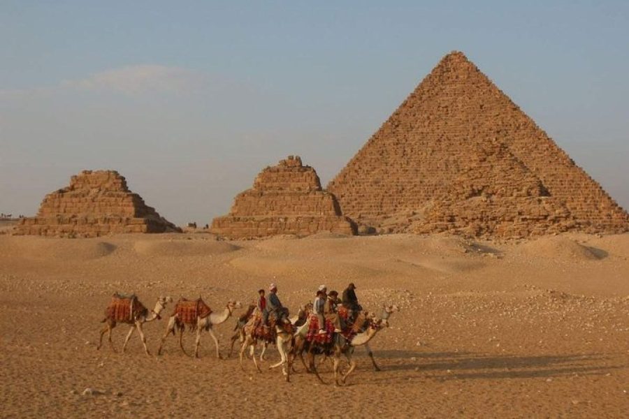 Private Guided Tour to Giza Pyramids and Cooking Class with Local Family in Cairo